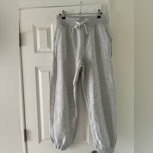 Lululemon Scuba Jogger Size 6 Core Grey